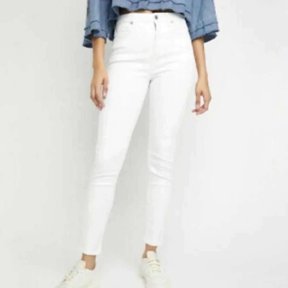 We The Free Free people white high rise raw hem skinny jeans size 31